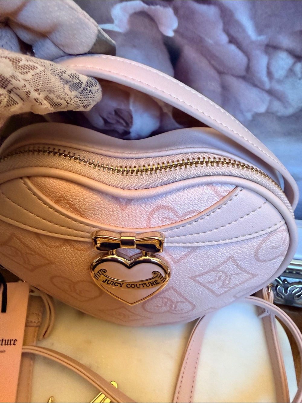 Juicy Couture Heart Crossbody Bag NWT $118 Retail + Bonus Airplane Gifts Added - Picture 9 of 15